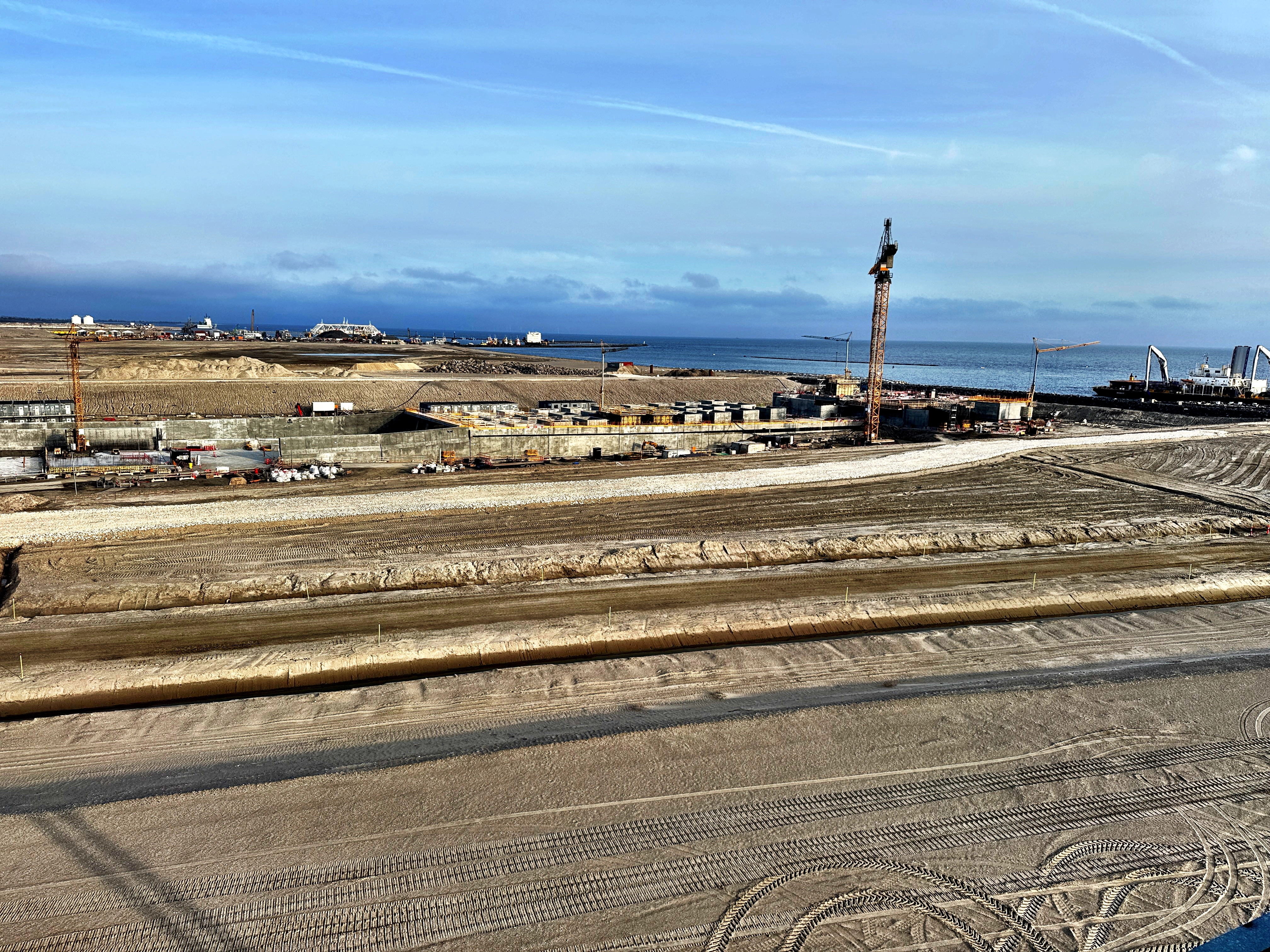 Aussicht vom Pilen auf den Fehmarnbelt und die Baustelle des Tunnels